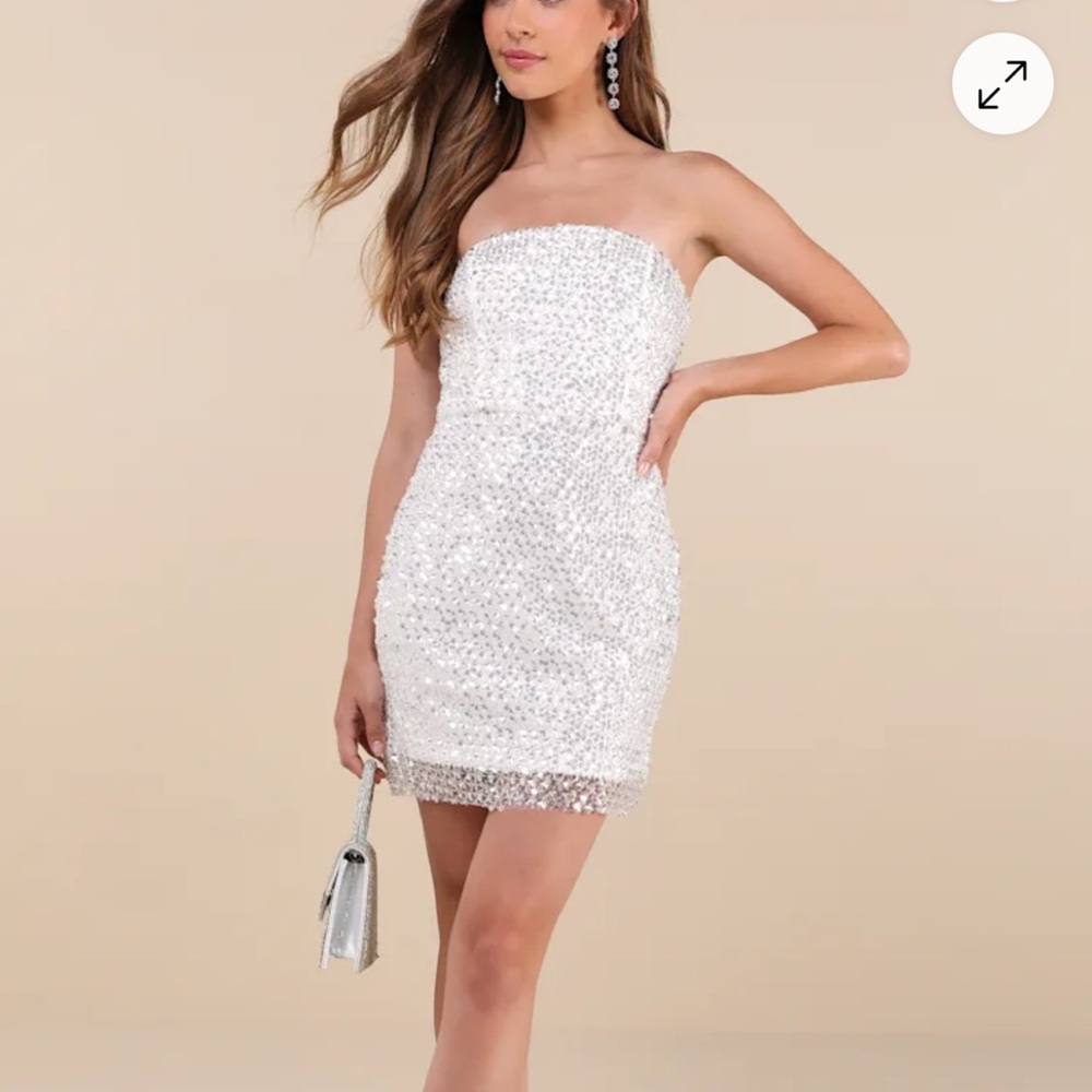 Elegant White Strapless Dress